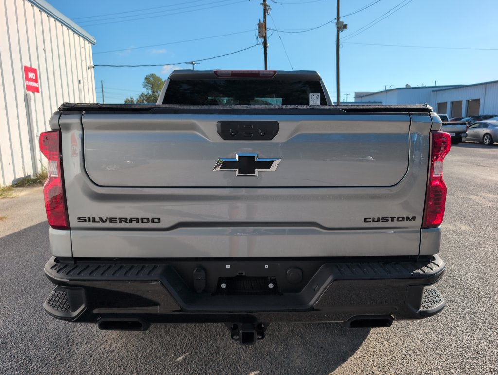Used 2025 Chevrolet Silverado 1500 Custom Trail Boss w/ Dark Appearance Package AWD/4WD image 7