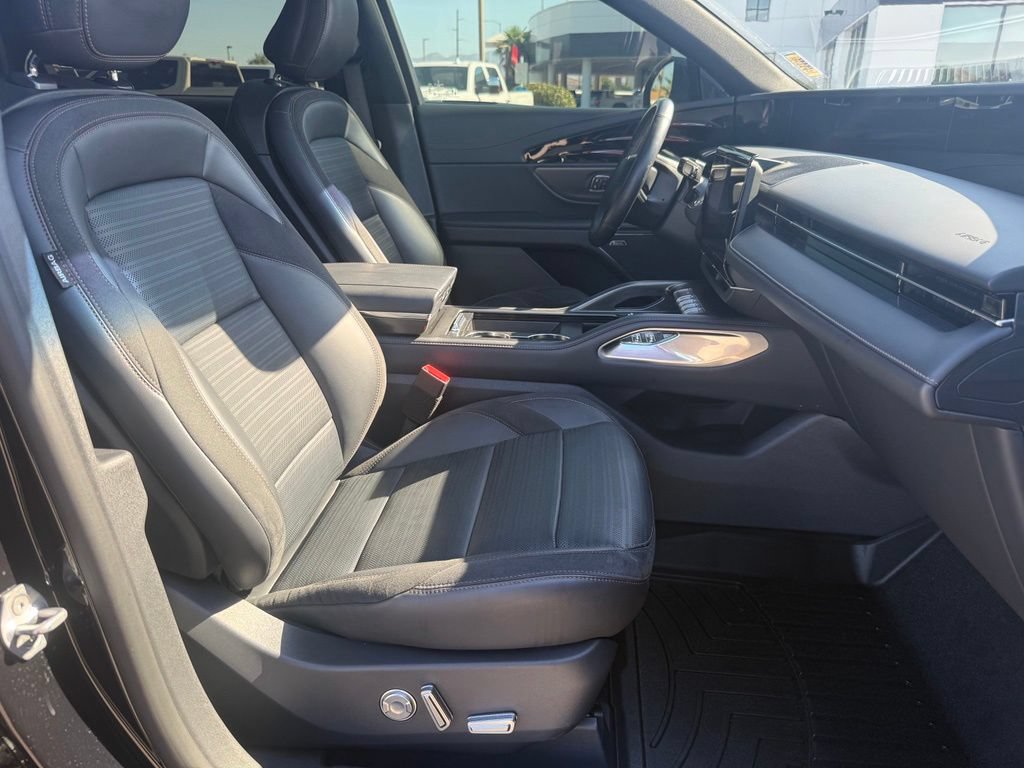 Used 2024 Lincoln Nautilus Reserve w/ Equipment Group 202A AWD/4WD image 17