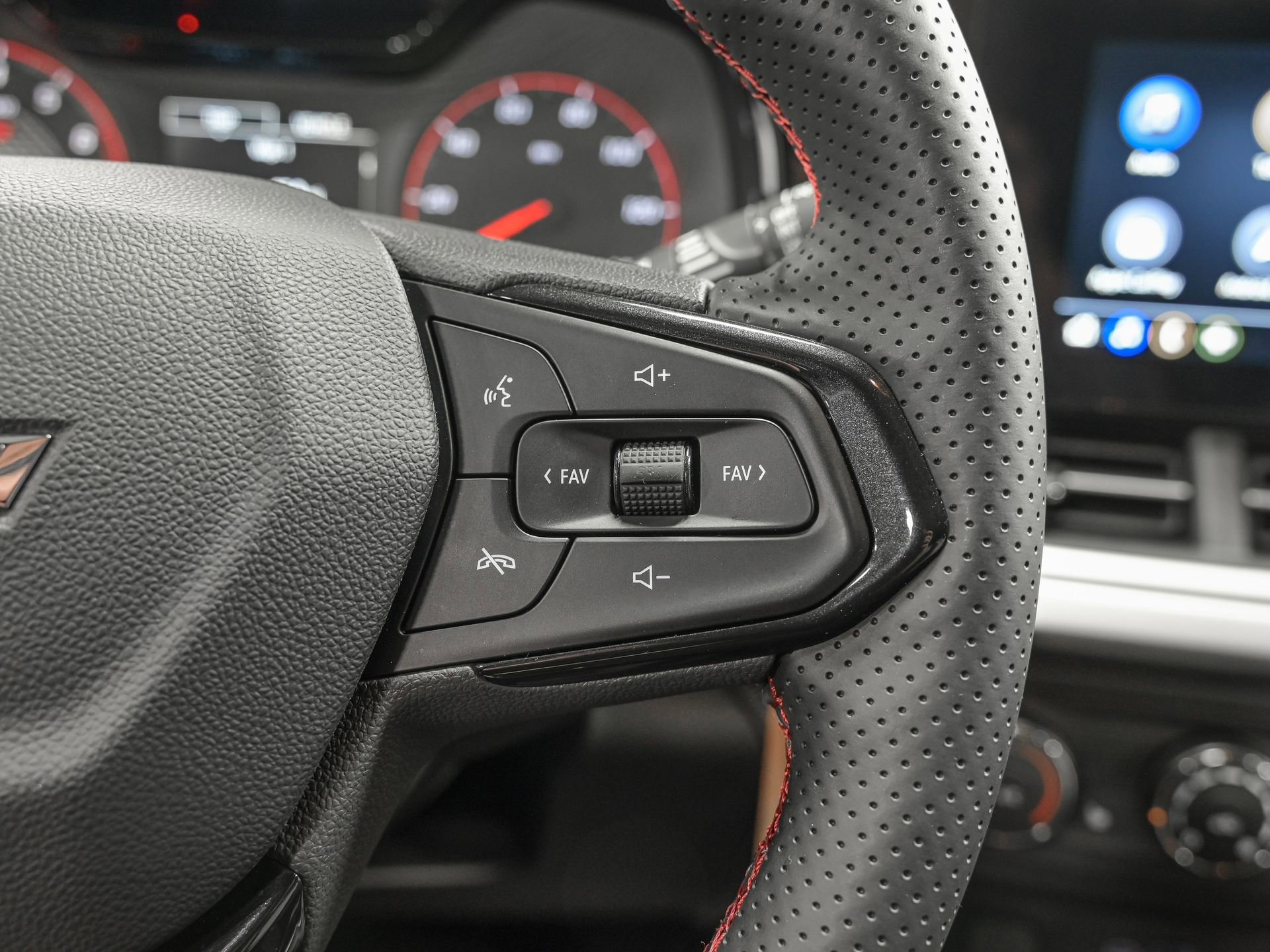 Used 2026 Chevrolet Trax RS FWD image 19