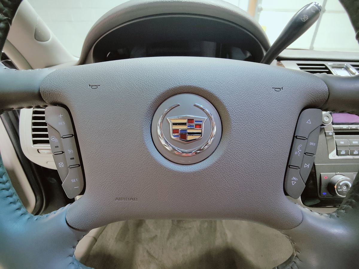 Used 2009 Cadillac DTS w/ Trunk Convenience Package FWD image 33