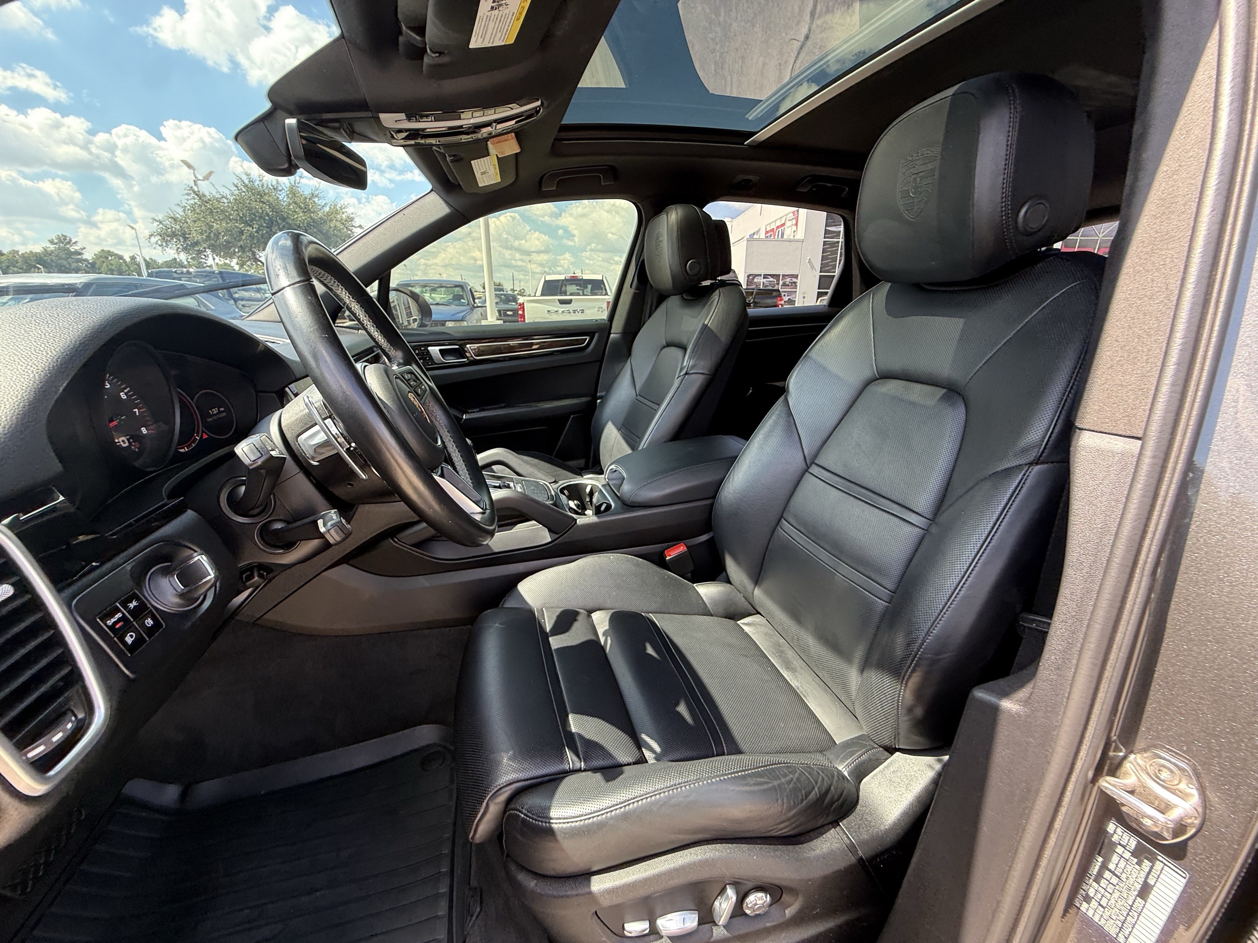 Used 2020 Porsche Cayenne AWD/4WD image 27
