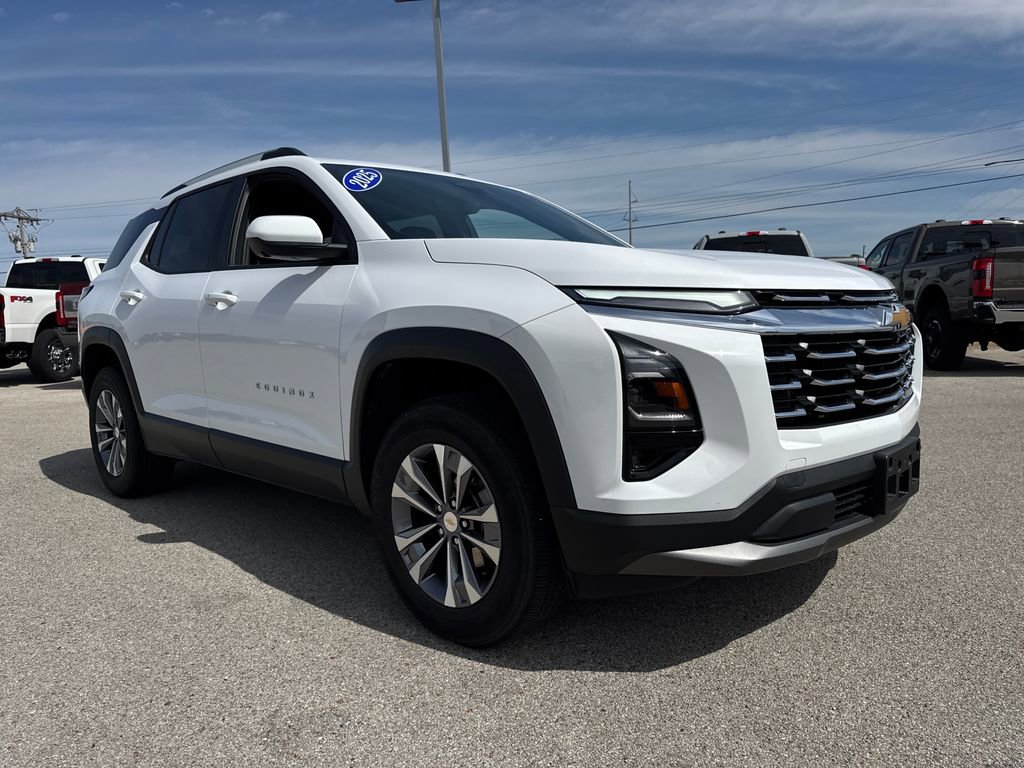 Used 2025 Chevrolet Equinox LT w/ Convenience Package II FWD image 9