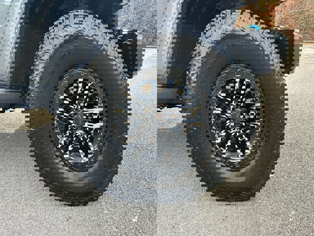 Used 2024 Jeep Wrangler Unlimited Rubicon w/ XTREMEE 35" Tire Package image 31