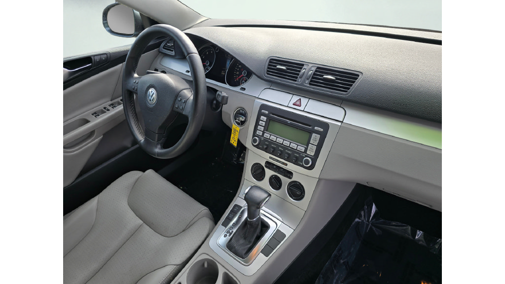 Used 2009 Volkswagen Passat Komfort FWD image 9