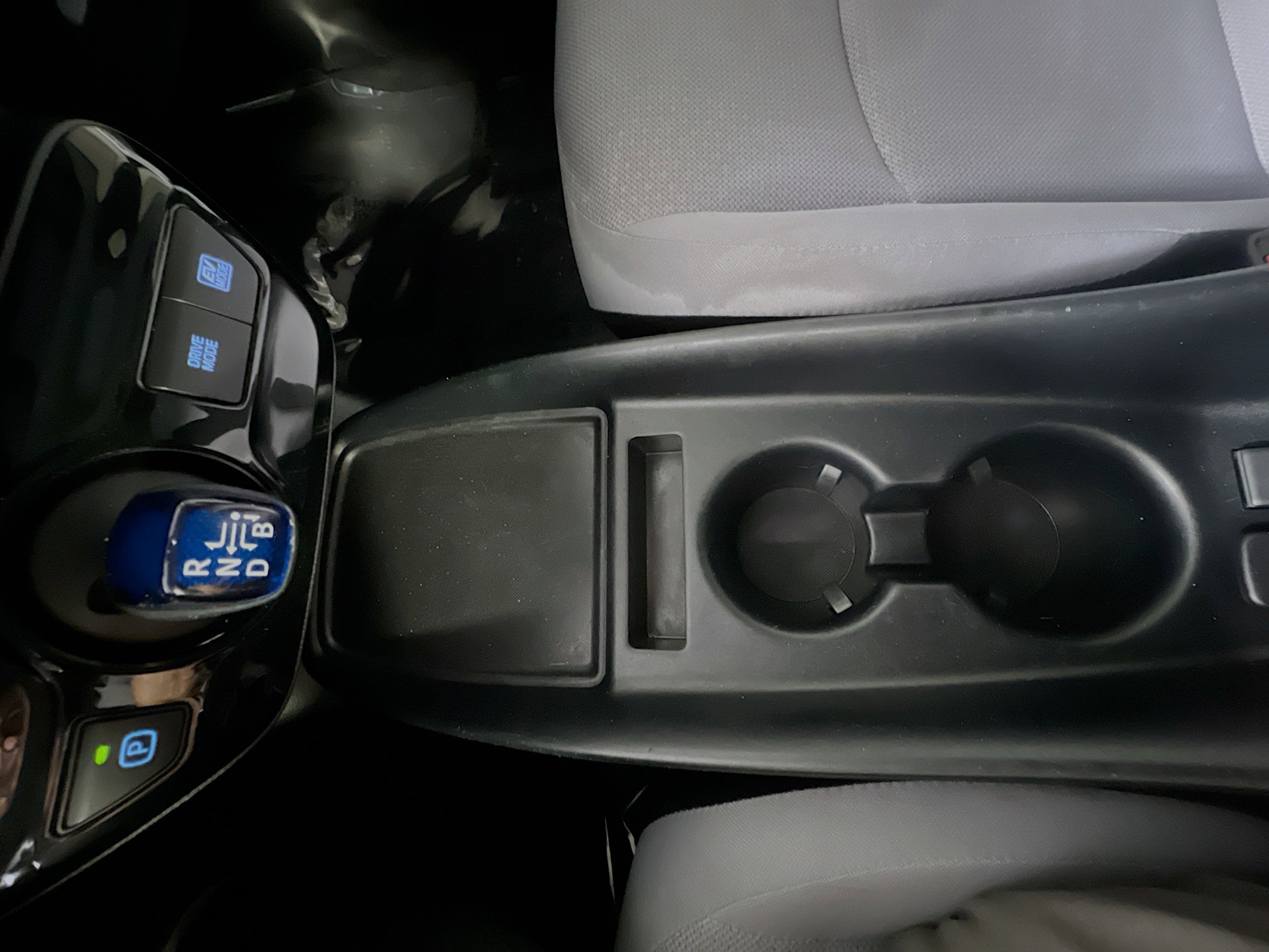 Used 2022 Toyota Prius LE image 25