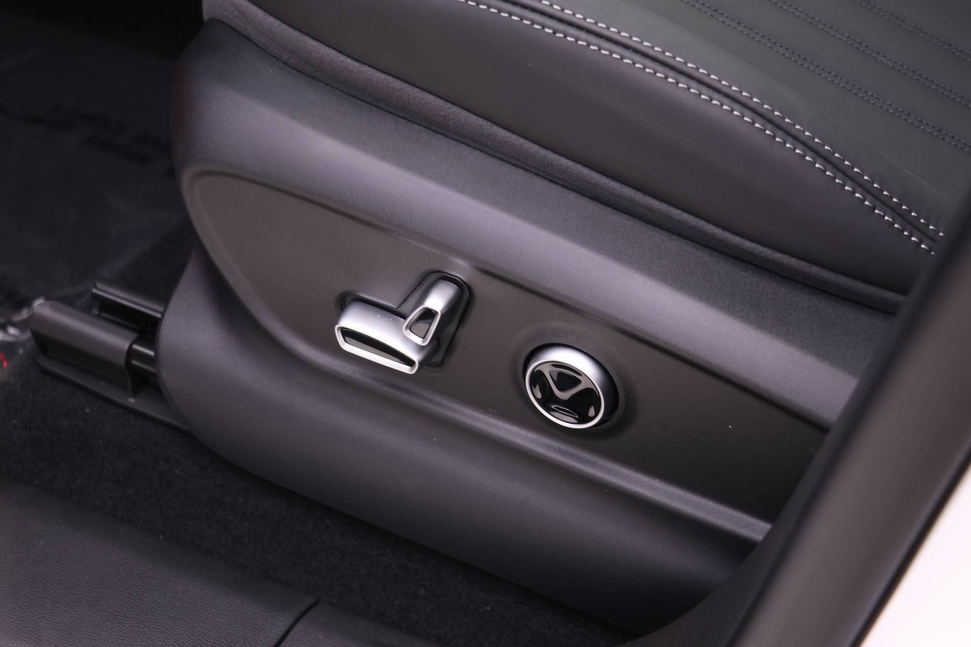 New 2025 Maserati Grecale Modena image 15