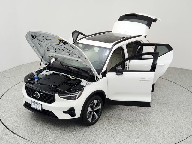 New 2026 Volvo XC40 B5 Plus w/ Protection Package Premier image 17
