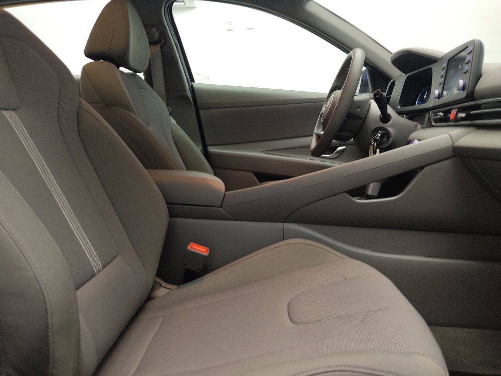 Used 2025 Hyundai Elantra SE FWD image 21