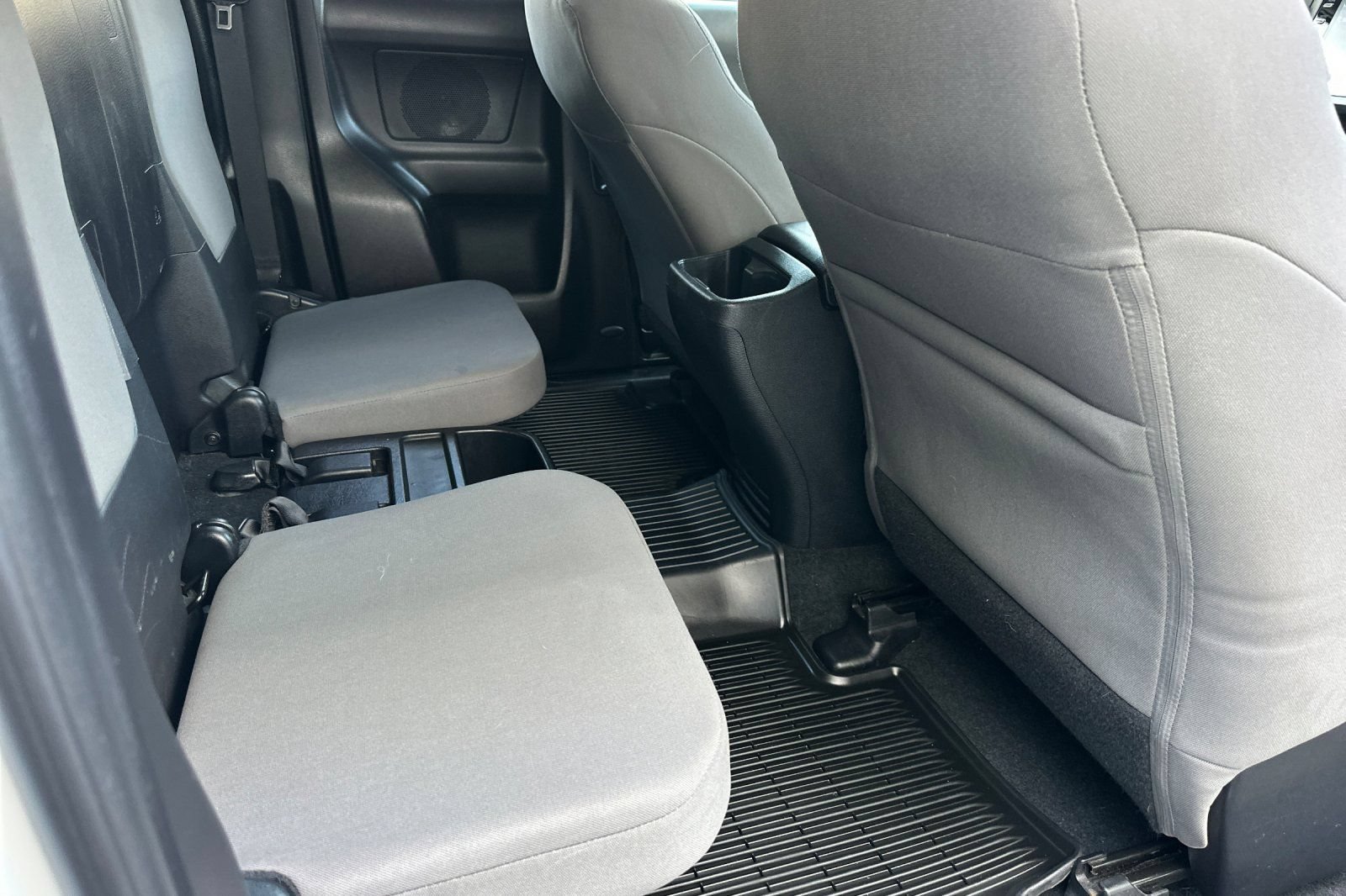 Used 2020 Toyota Tacoma SR5 AWD/4WD image 18
