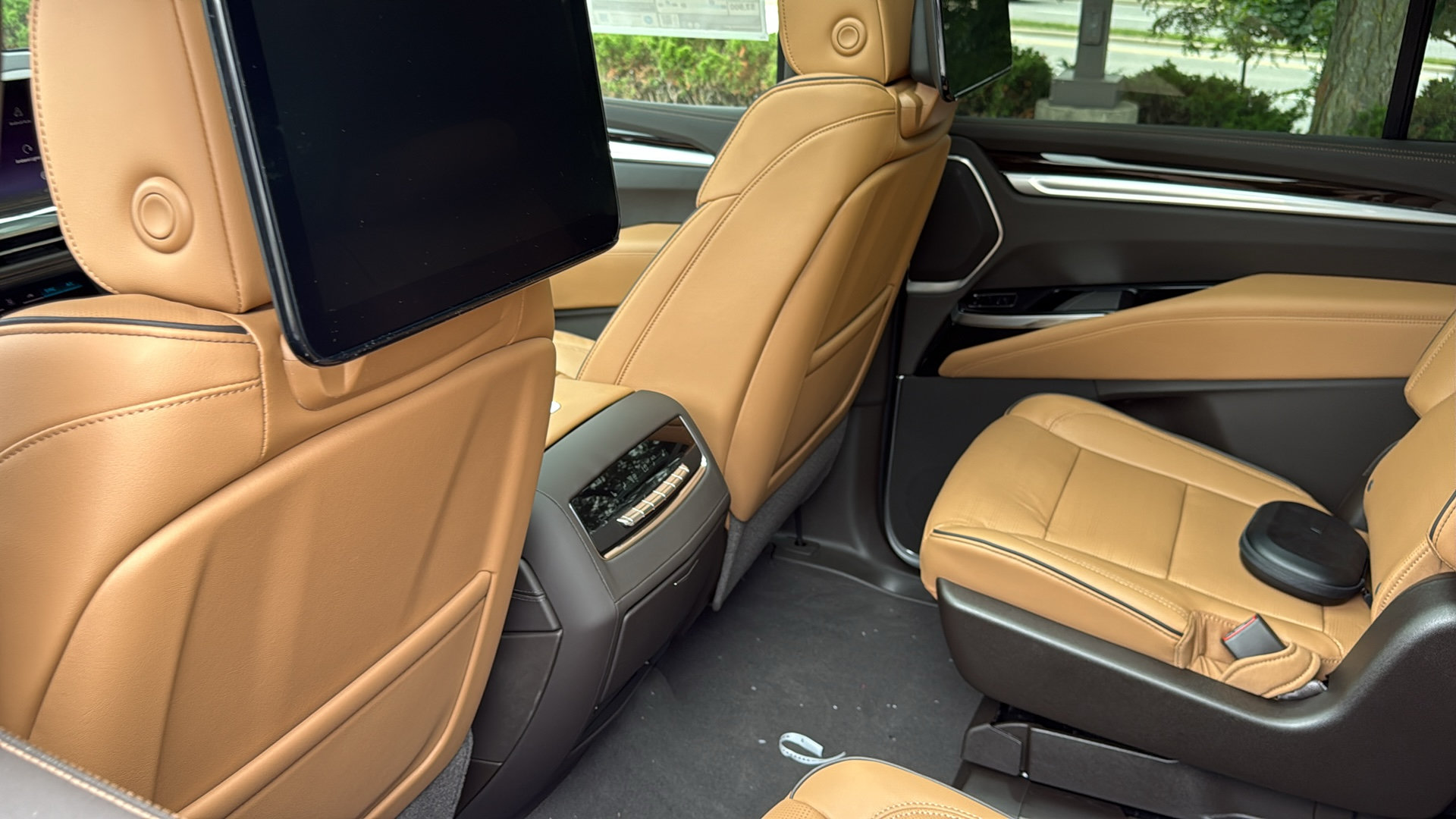 New 2026 Cadillac Escalade Luxury w/ LPO, Radiant Package AWD/4WD image 31