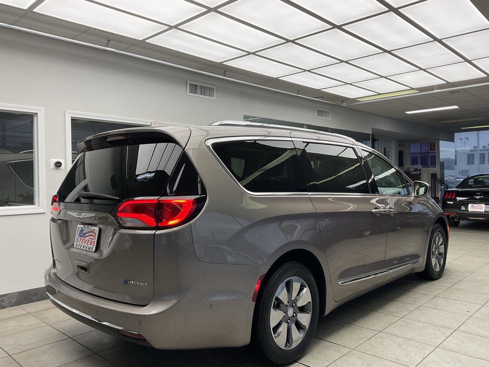 Used 2018 Chrysler Pacifica Limited w/ Advanced Safetytec Group image 5