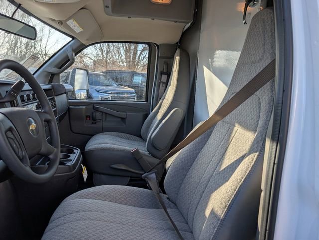 New 2024 Chevrolet Express 4500 Extended w/ Power Convenience Package RWD image 6