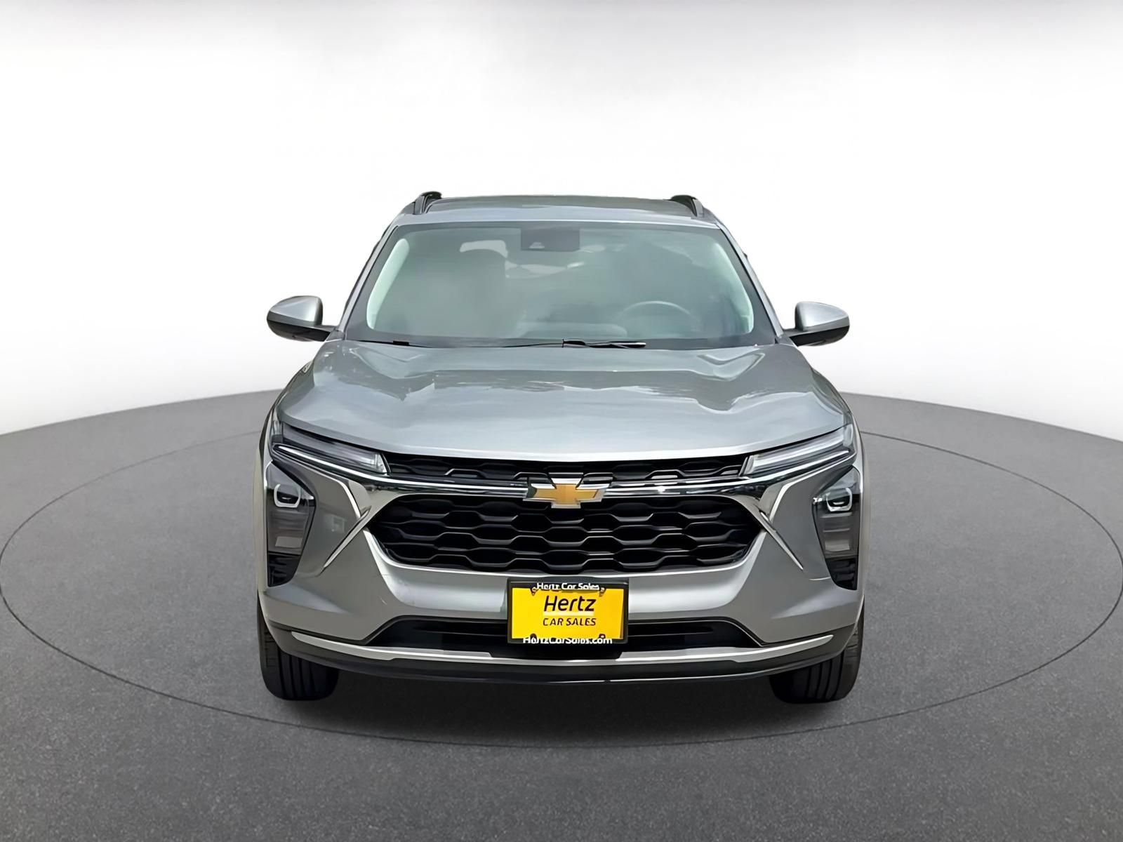 Used 2025 Chevrolet Trax LT FWD image 4