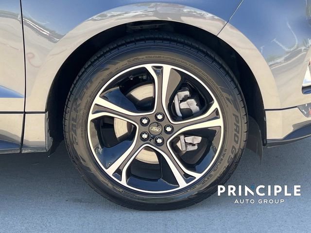 Used 2023 Ford Edge ST image 4