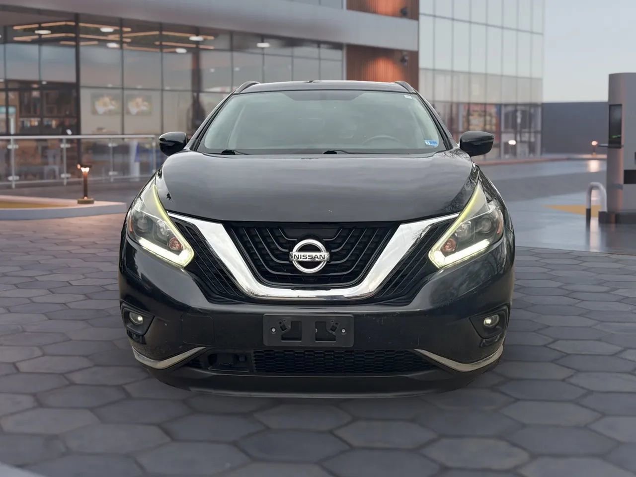 Used 2018 Nissan Murano SV image 2