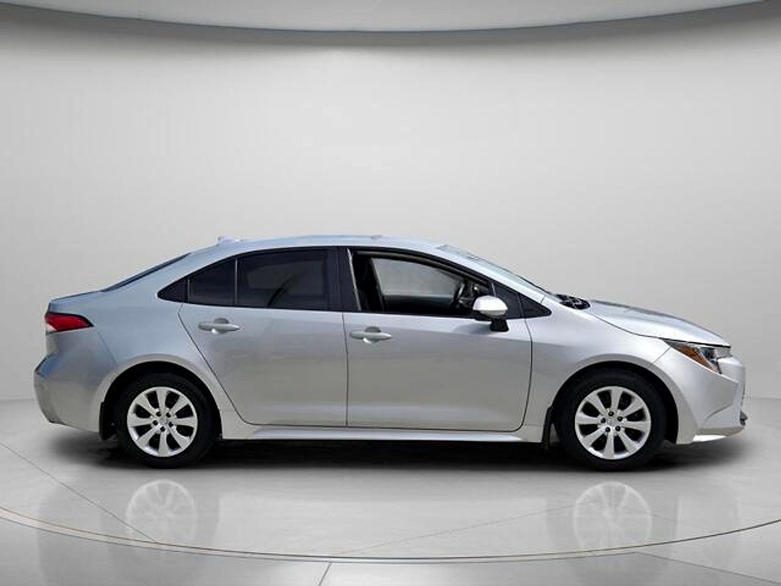 Used 2026 Toyota Corolla LE FWD image 5