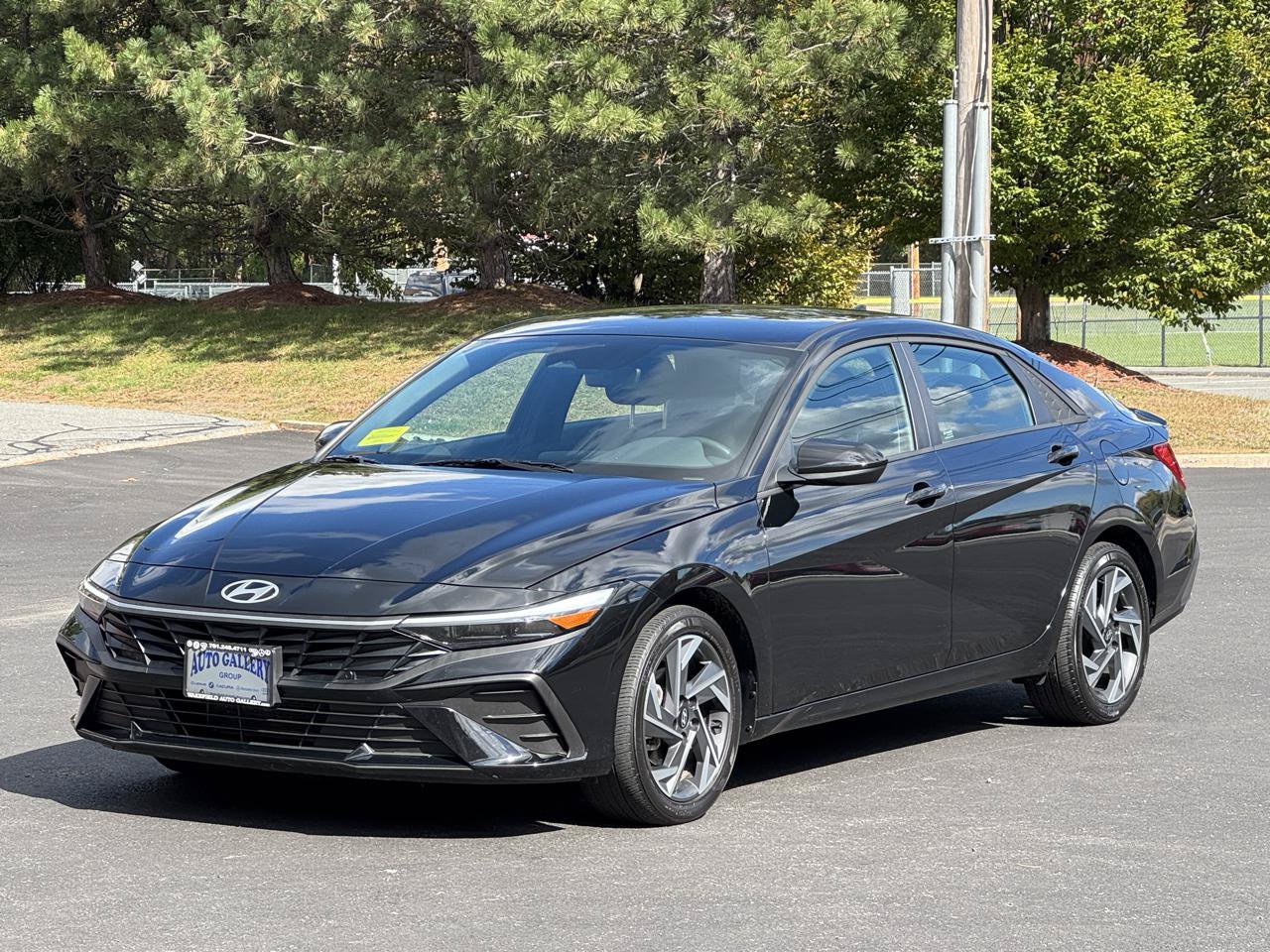 Used 2025 Hyundai Elantra Sport FWD image 3