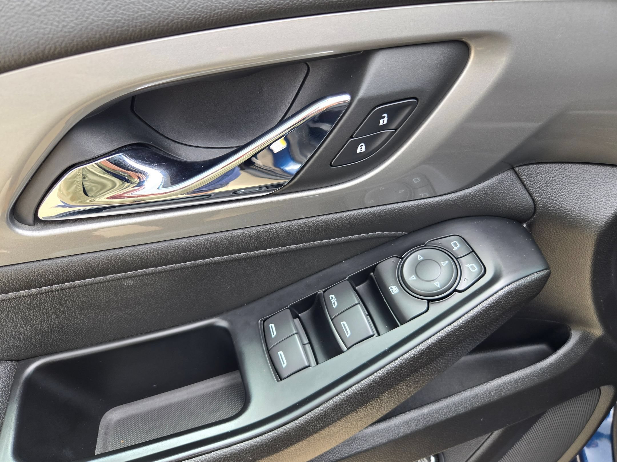 Used 2022 Chevrolet Traverse LT FWD image 20