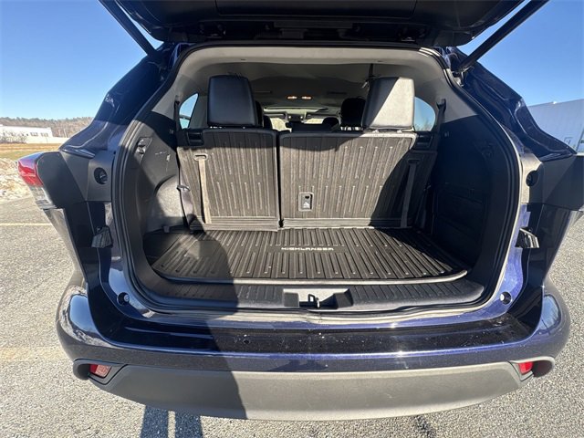 Used 2021 Toyota Highlander XLE image 27
