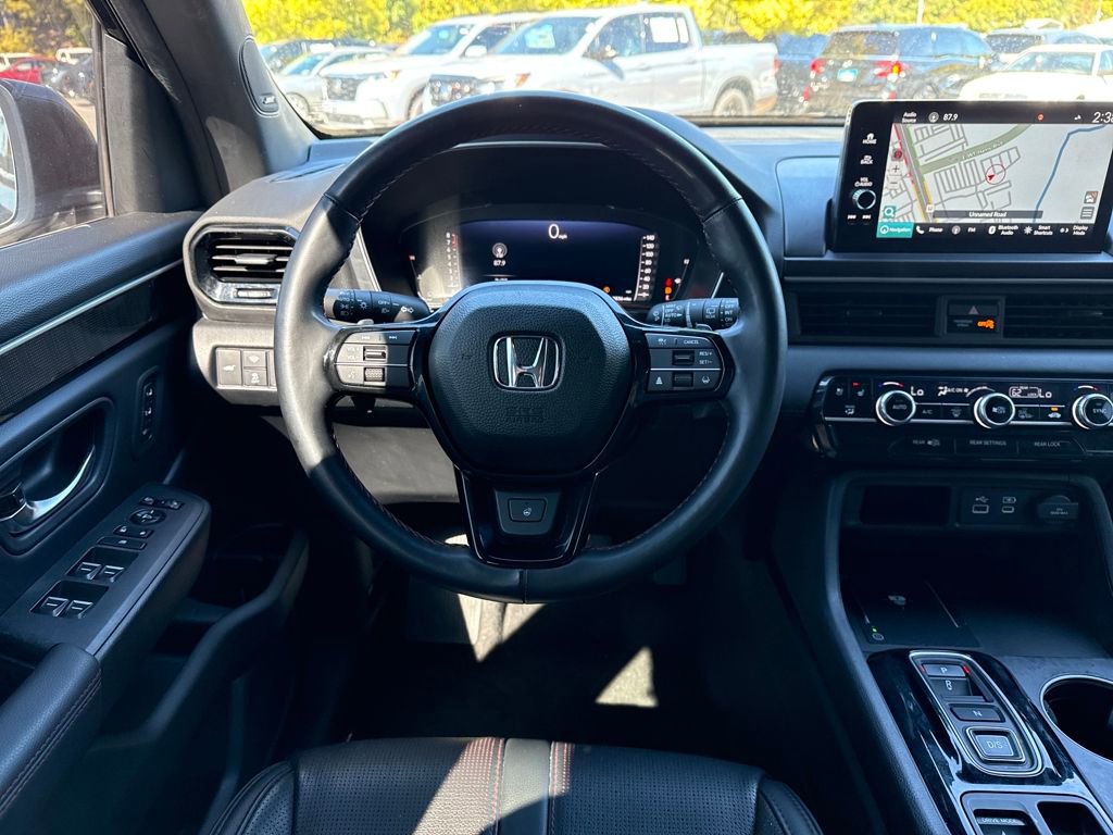 Used 2025 Honda Pilot Black Edition image 13