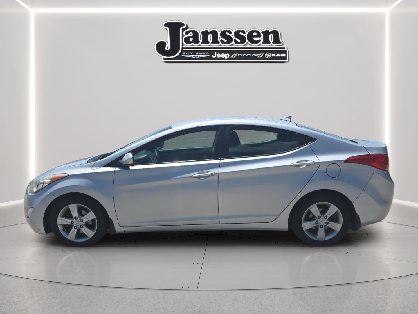 Used 2013 Hyundai Elantra GLS w/ Preferred Pkg FWD image 2