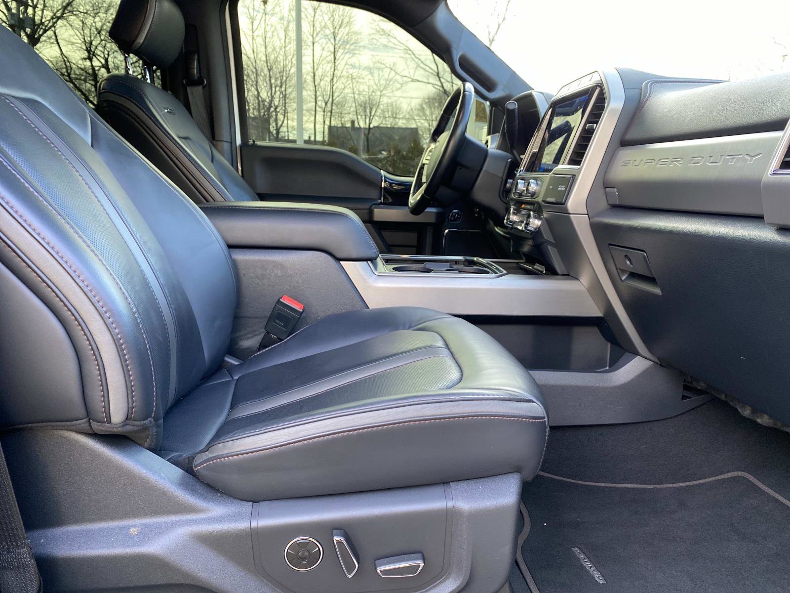 Used 2022 Ford F450 Platinum w/ FX4 Off-Road Package image 37