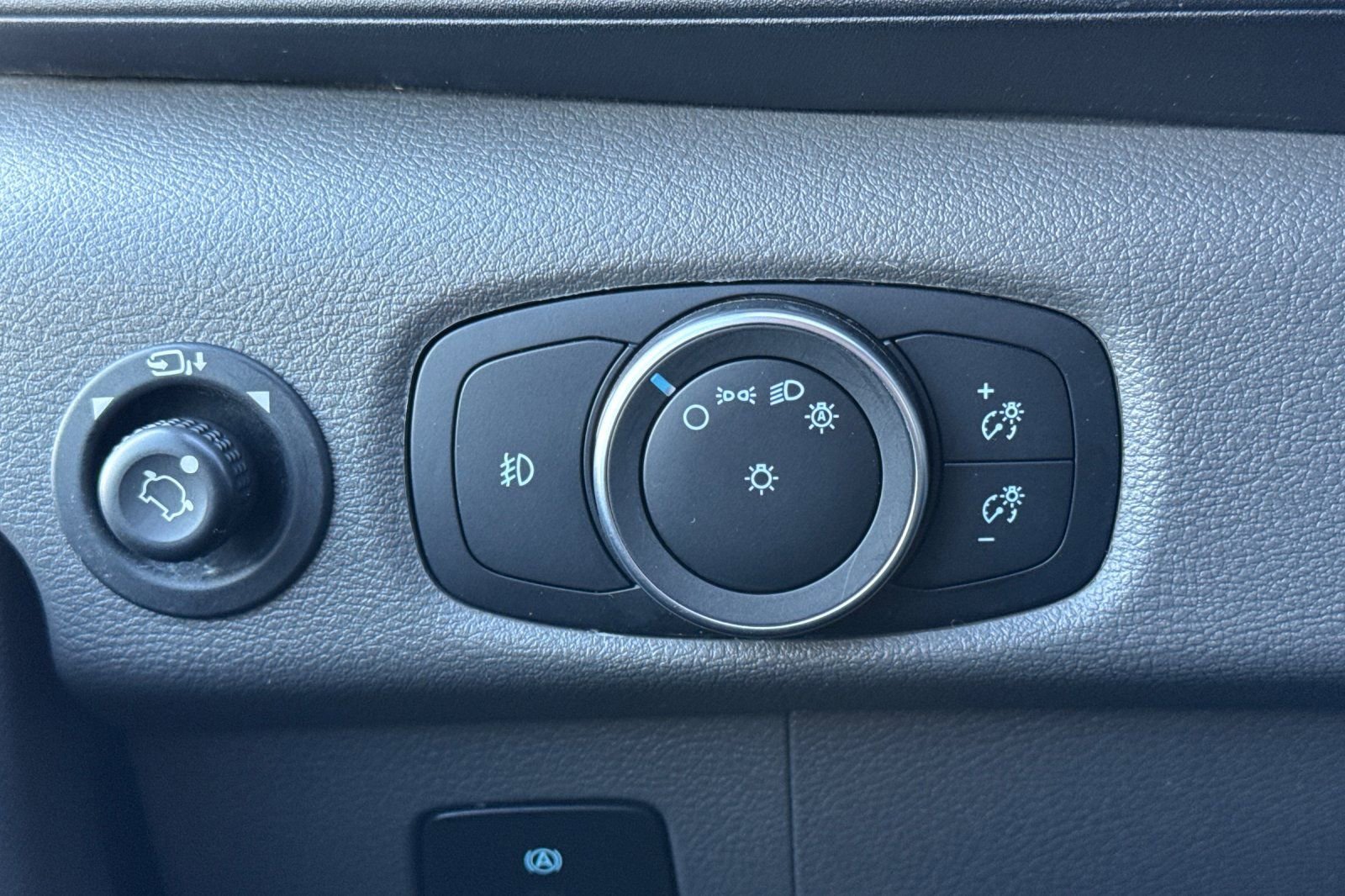 Used 2023 Ford Transit 350 XLT image 30