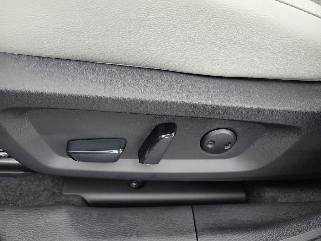 New 2025 Mitsubishi Outlander AWD image 11