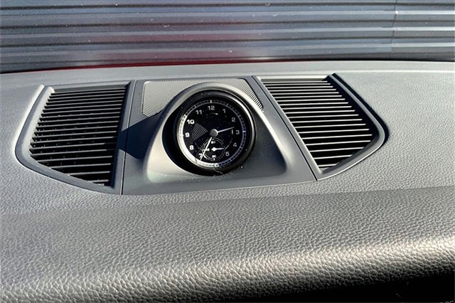 Used 2025 Porsche Macan image 30