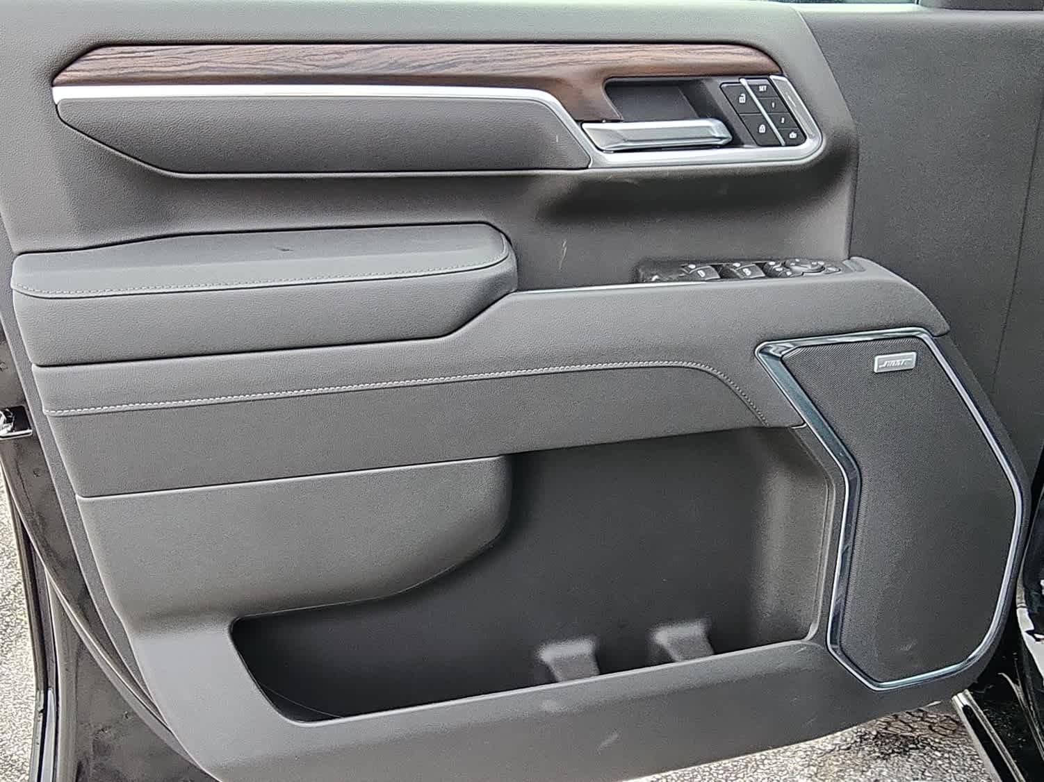 New 2026 GMC Sierra 2500 SLT w/ SLT Convenience Package image 11