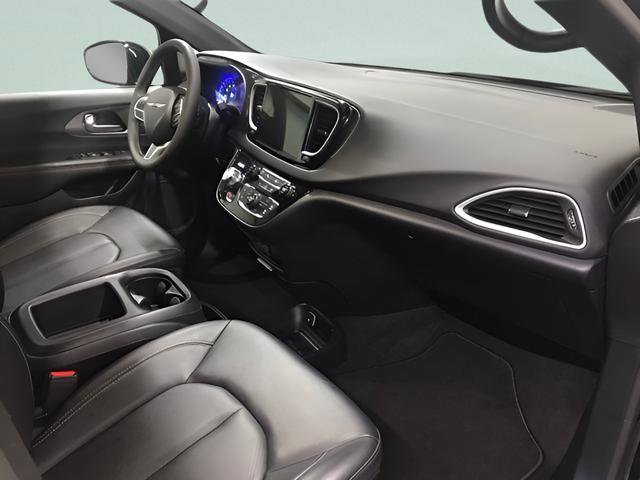 Used 2025 Chrysler Pacifica Select FWD image 30