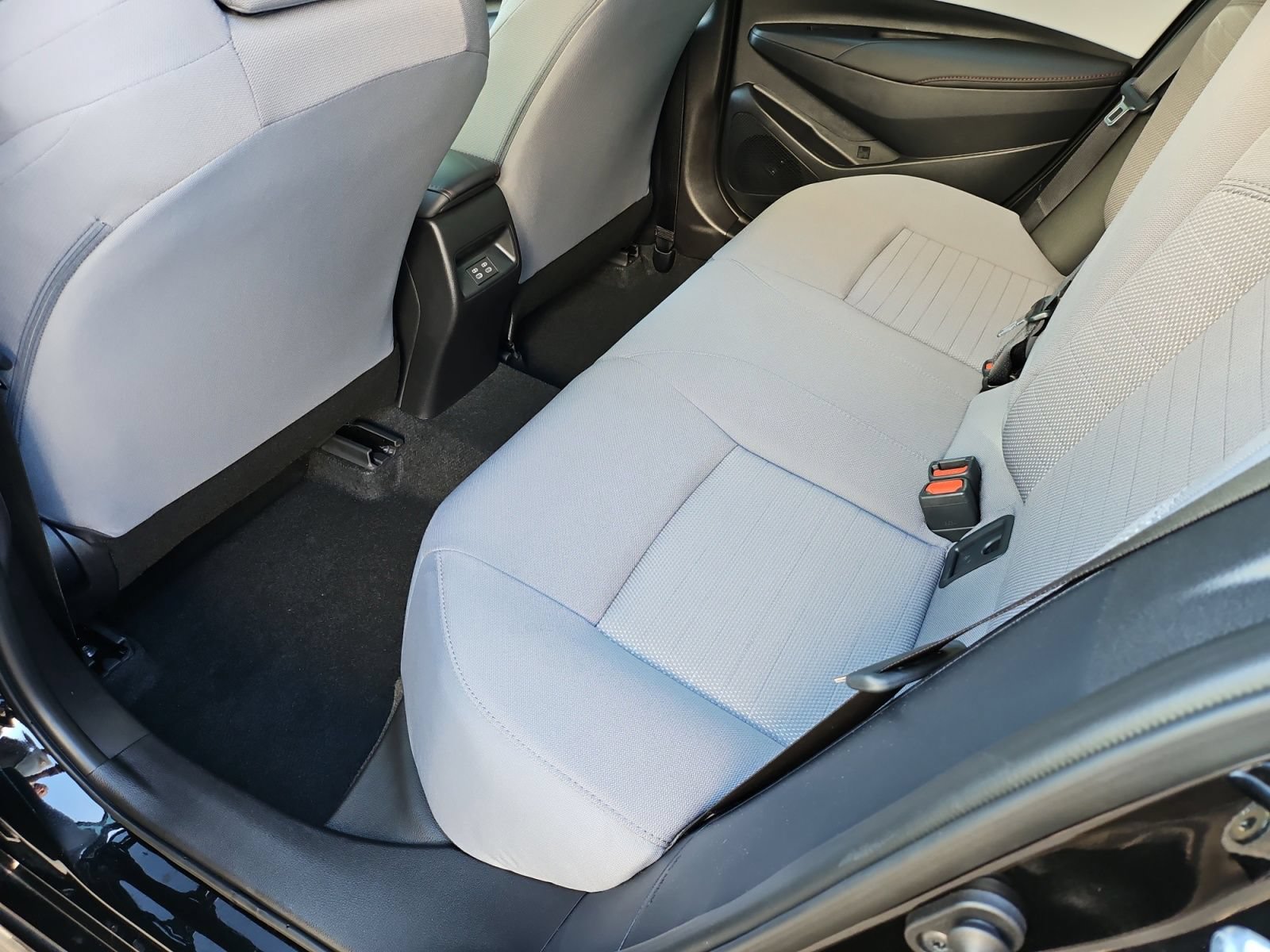 Used 2025 Toyota Corolla SE FWD image 33
