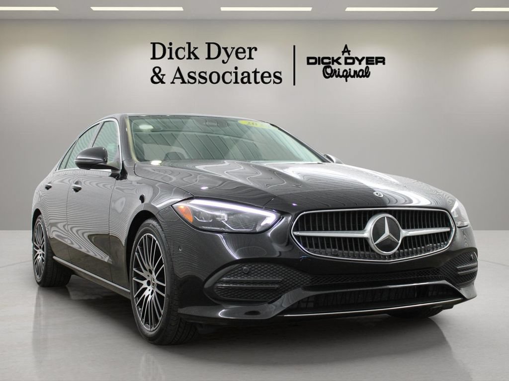 Used 2024 Mercedes-Benz C 300 Sedan image 3