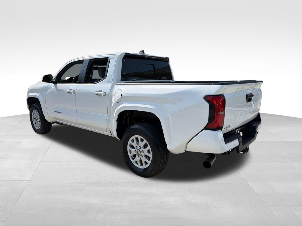 Used 2025 Toyota Tacoma SR5 w/ SR5 Upgrade Package AWD/4WD image 5
