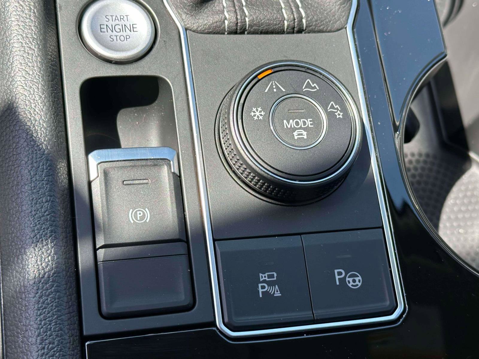 Certified 2023 Volkswagen Atlas SEL Premium image 27