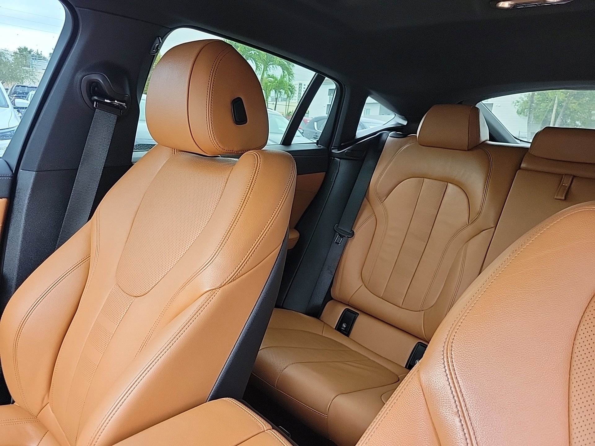 Used 2022 BMW X6 xDrive40i w/ M Sport Package image 30