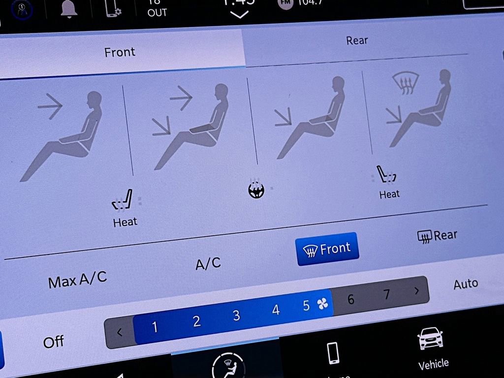 Certified 2024 Chrysler Pacifica Touring-L image 30