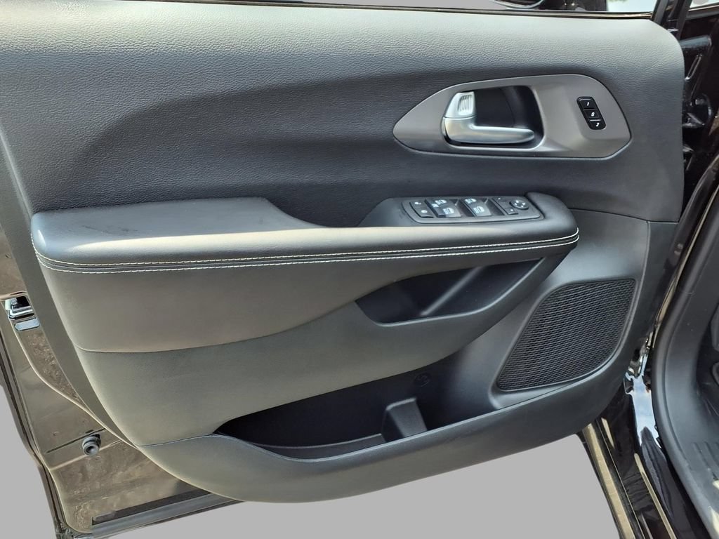New 2026 Chrysler Pacifica Select w/ S Appearance Package FWD image 20
