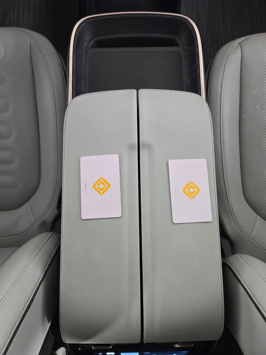 Used 2024 Rivian R1S Adventure AWD/4WD image 31