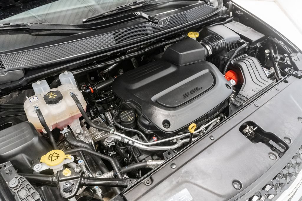 Certified 2025 Chrysler Pacifica Select FWD image 4