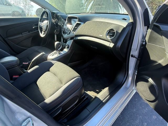 Used 2016 Chevrolet Cruze LT image 10