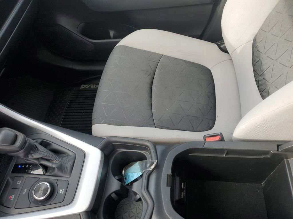 Used 2021 Toyota RAV4 XLE image 26