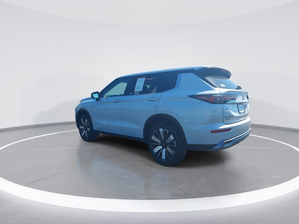 Used 2025 Mitsubishi Outlander SE FWD image 6