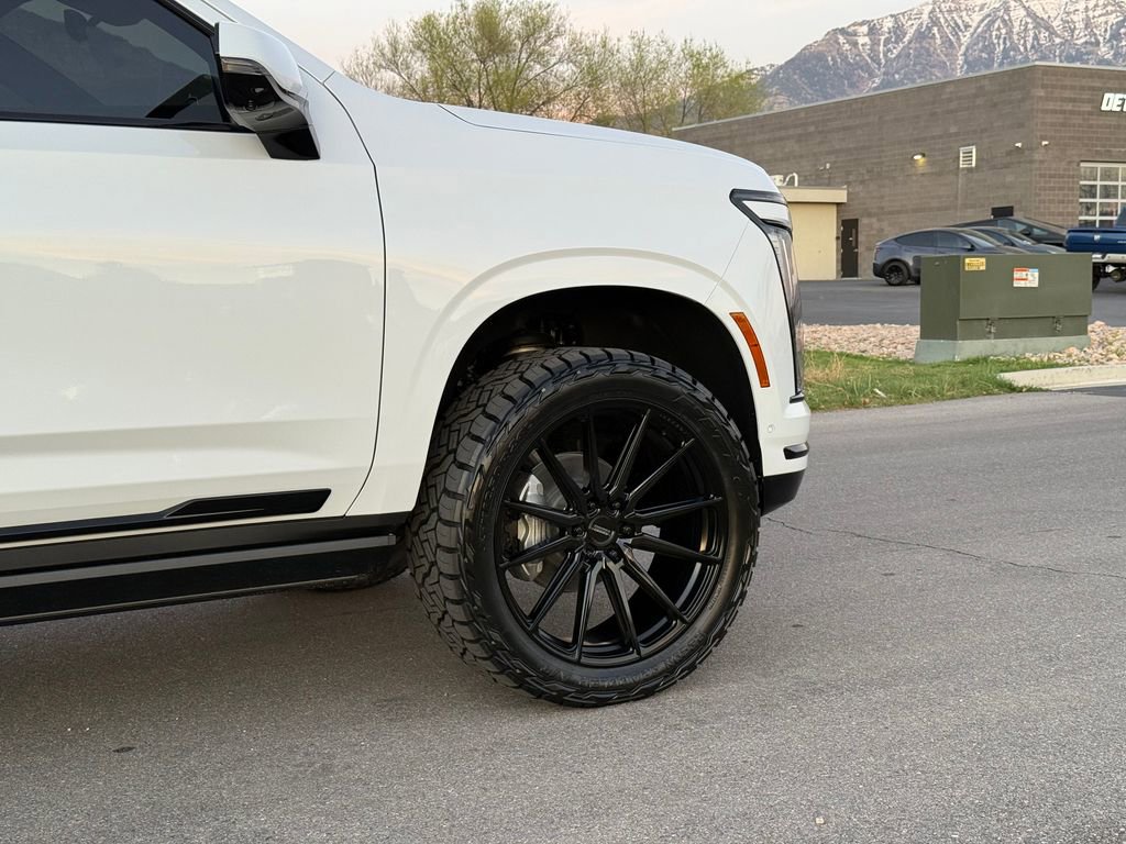 Used 2026 Cadillac Escalade Platinum Sport w/ LPO, ONYX Package image 7