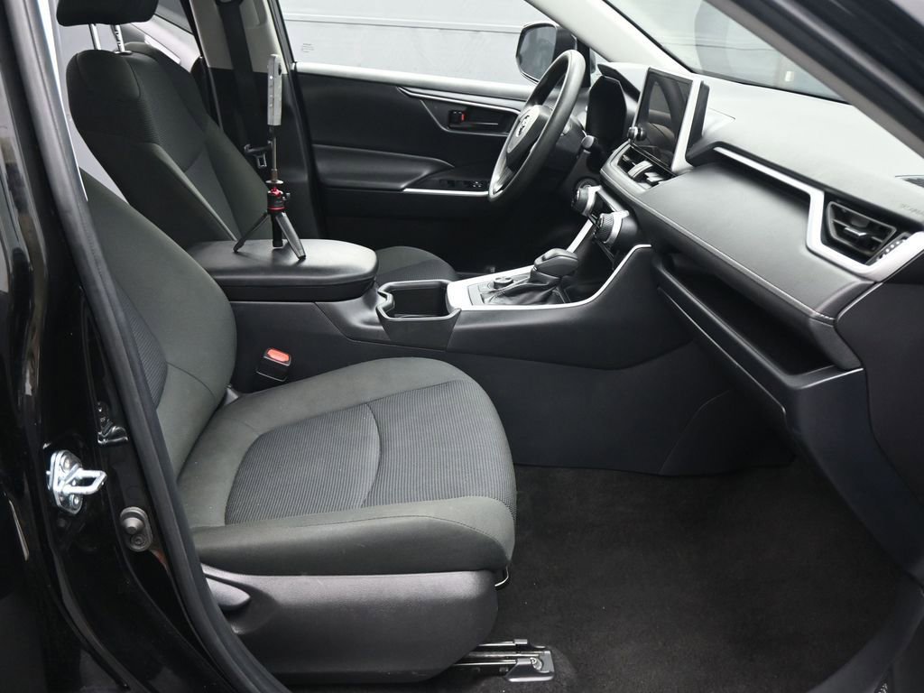 Used 2025 Toyota RAV4 LE image 21