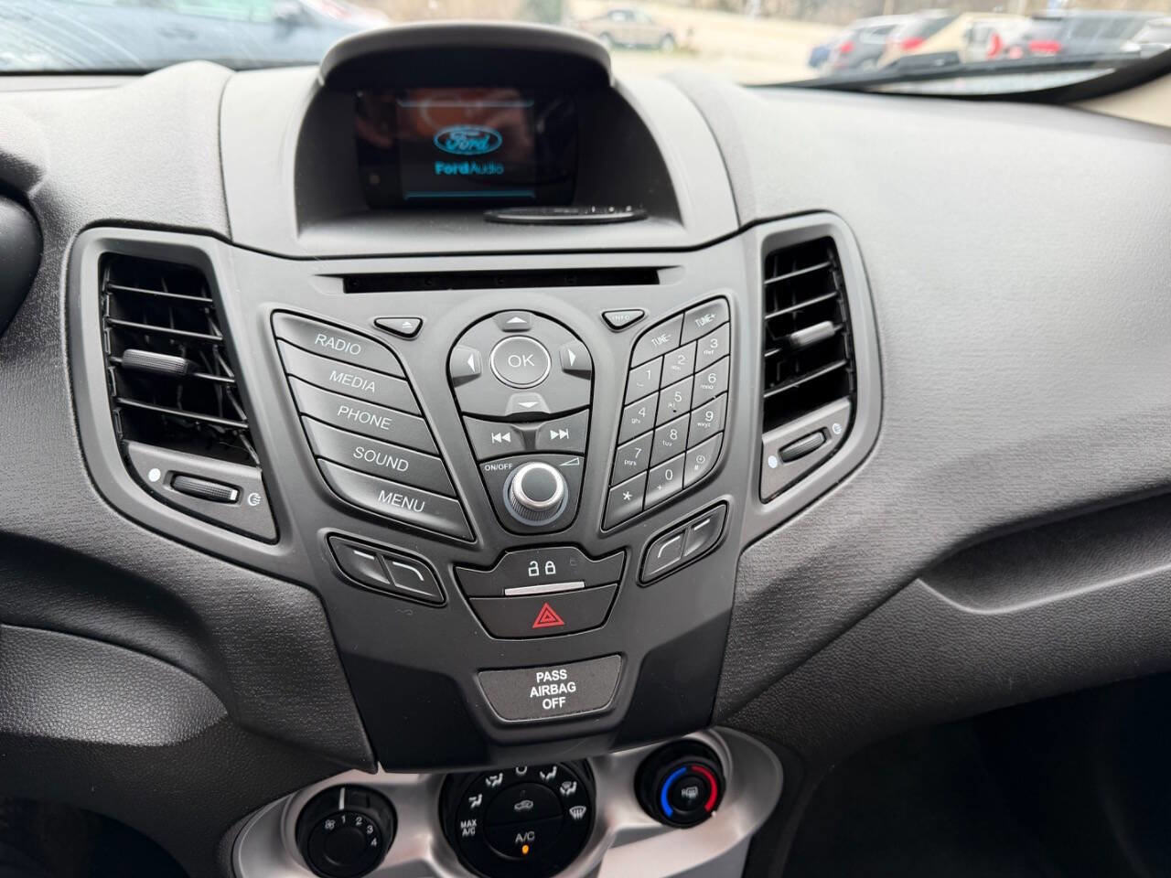 Used 2017 Ford Fiesta SE image 23