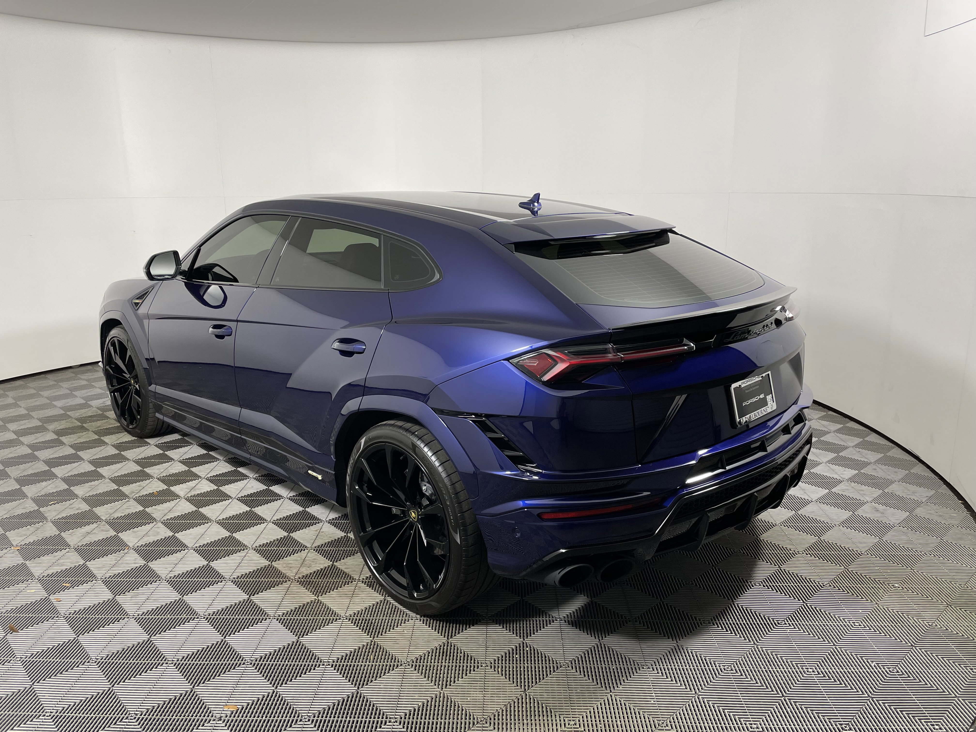 Used 2024 Lamborghini Urus S image 3