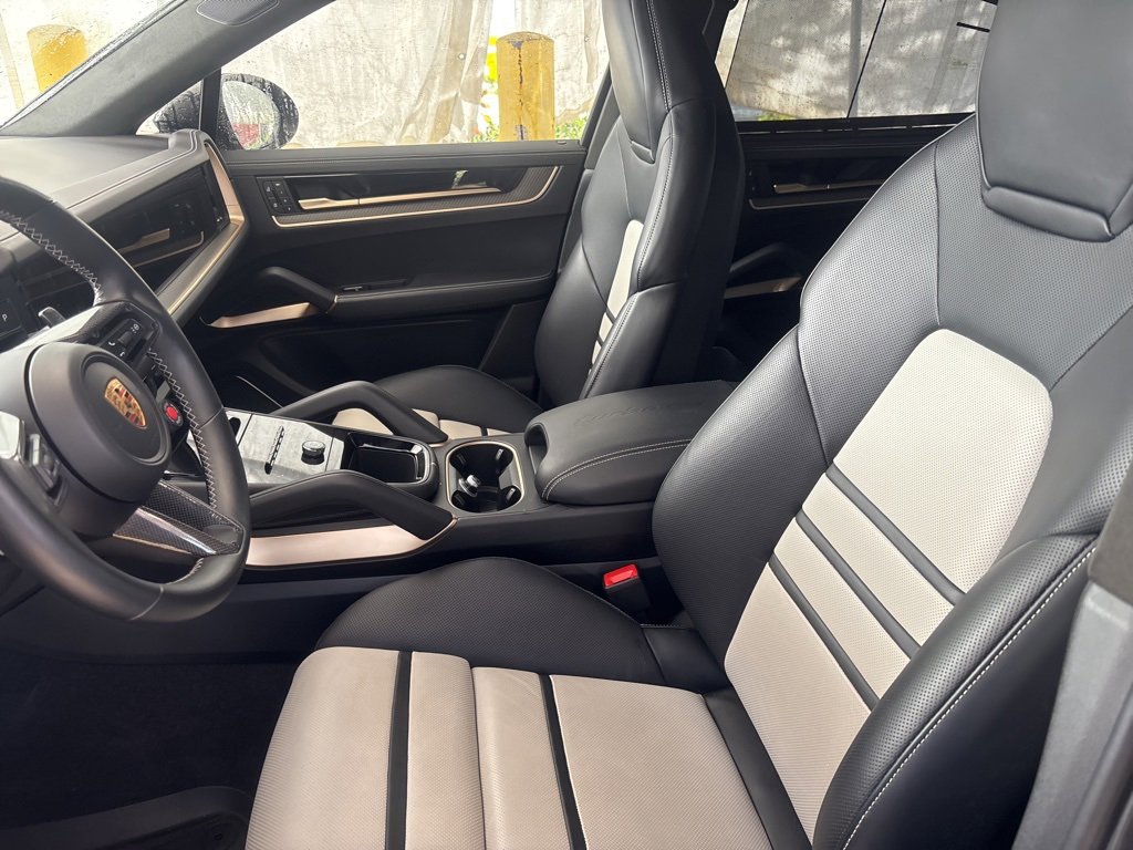 Used 2024 Porsche Cayenne Turbo GT image 7