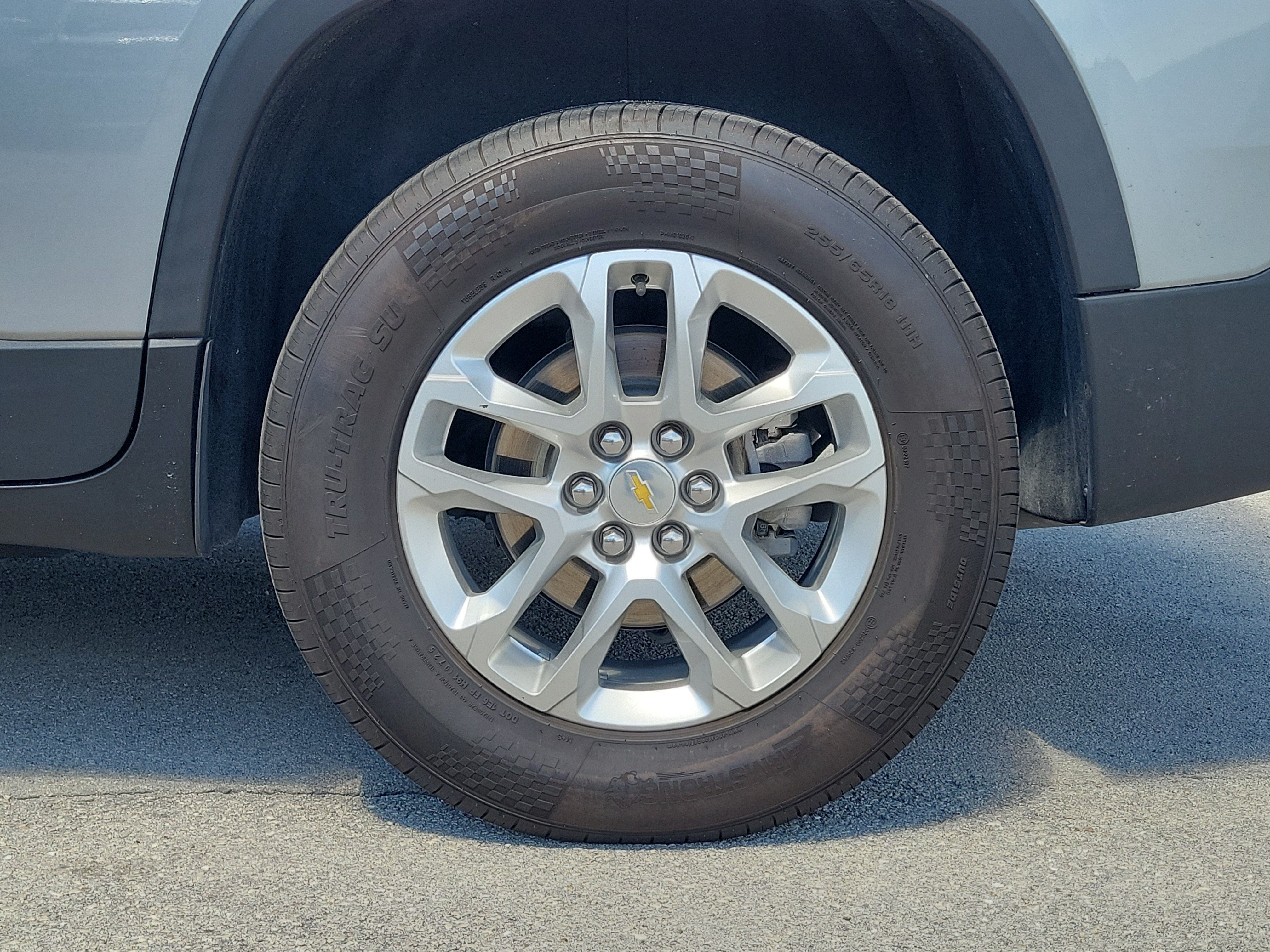 Used 2023 Chevrolet Traverse LS FWD image 31