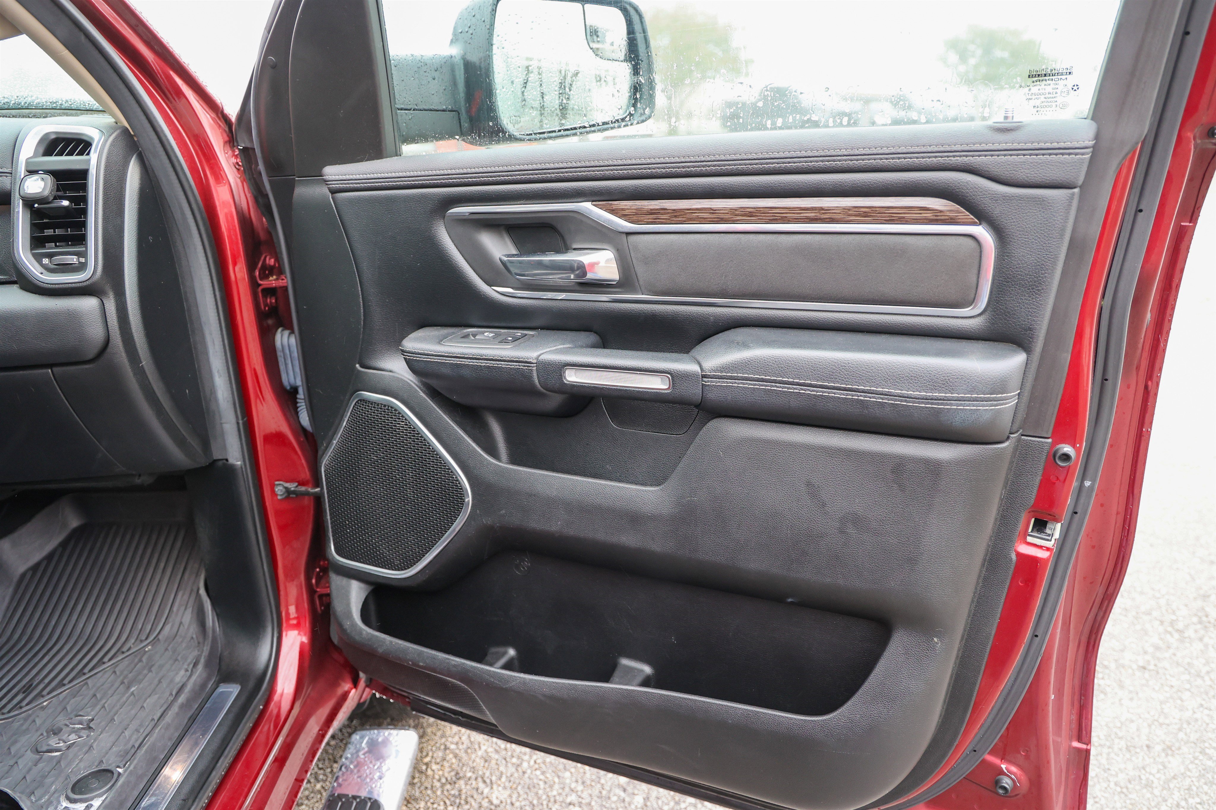 Used 2019 RAM 1500 Laramie AWD/4WD image 46